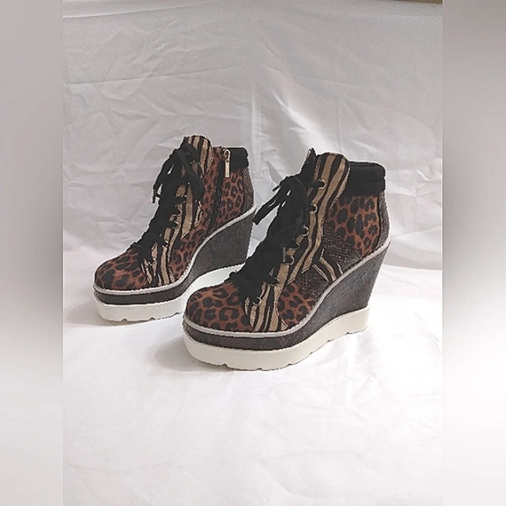Jessica Simpson Platform Animal Print Wedge/ Sneakers/ Zippers Size 8 Black/Tan